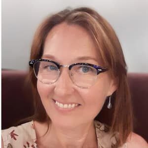 Julie Dickson Headshot