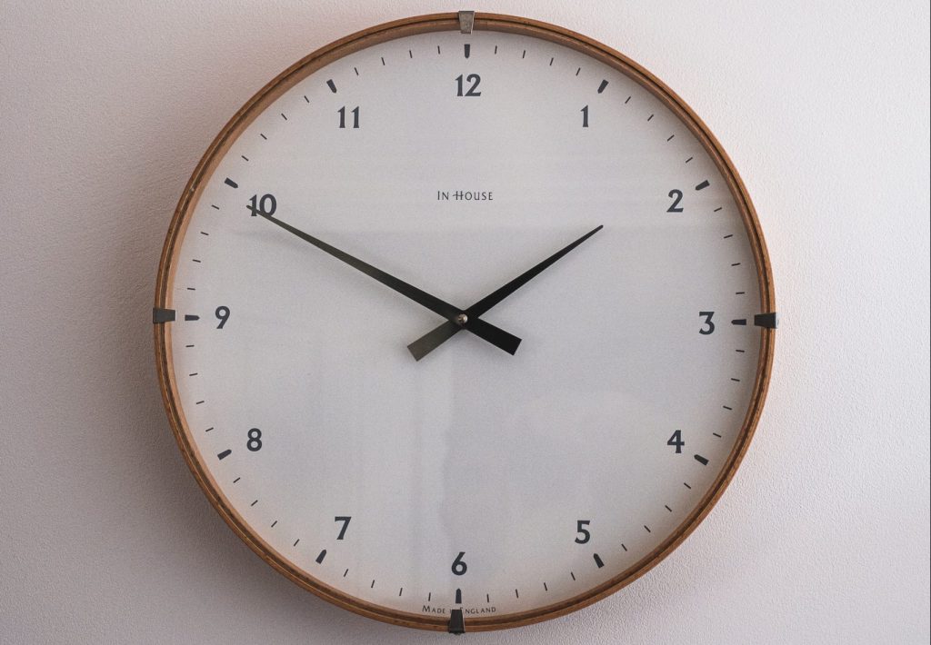 wall clock showing the time at 13:50